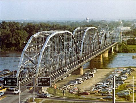 The Combination Bridge that connected Sioux City Iowa to South Sioux City Nebraska. Canon Beach Oregon, Canon Beach, Sioux City Iowa, Iowa Farms, Horse Drawn Wagon, Missouri River, Sioux City, Oregon Trail, Horse Drawn