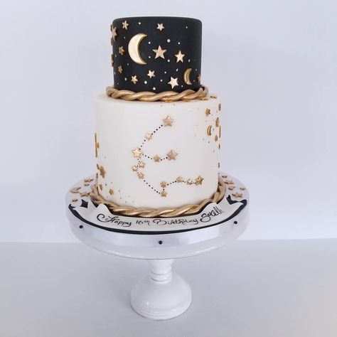 Cosmic Cake Ideas, Unisex Cake Design, Astrology Birthday Cake, Aquarius Cake Birthdays, Two The Moon Birthday Cake, Celestial Birthday Cake, Celestial Cakes, Astrology Birthday Party, Horoscope Cake