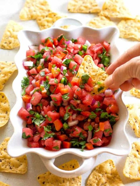 watermelon salsa in a bowl with tortilla chips Pepper Salsa Recipe, Watermelon Salsa Recipe, Avocado Salsa Recipe, Watermelon Salsa, The Girl Who Ate Everything, Pepper Salsa, Homemade Salsa Recipe, Fresh Tomato Salsa, Fruit Salsa