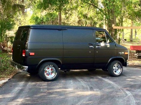 Chevy G20, Chevy Vans, Vans Painted, Chevrolet Van, Gmc Vans, Old School Vans, Chevy Van, Day Van, Ford Van