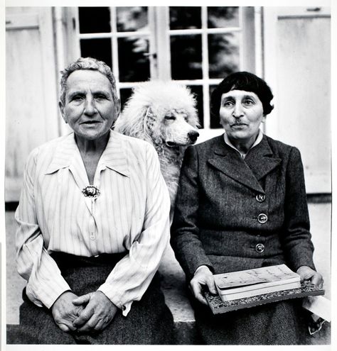 Alice B Toklas, Home In Paris, Queer History, Vintage Secretary, American In Paris, Gertrude Stein, Lost Generation, Parisian Art, Bloomsbury Group