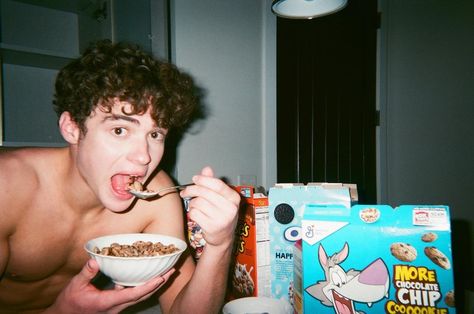 Joshua Bassett on Instagram: “cereal parties are underrated” Eating Cereal, Magazine Vogue, Joshua Bassett, High School Musical, Fav Celebs, Famous Celebrities, Sabrina Carpenter, Celebrity Crush, Cereal