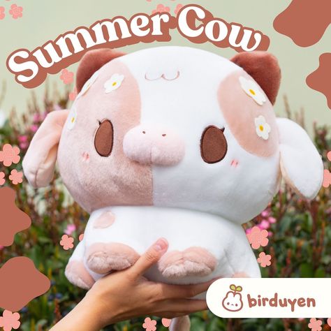 The @birduyen Summer Cow is perfectly friend-shaped! 🐄💛 Find the adorable Summer Cow plush and more delightful Birduyen friends on Jellybeet to fill your heart with joy! 🌸✨ Check out the full collection on jellybeet and add some cuteness to your day! 🛒💖 #jellybeet #plush #plushies #soft #shop #Birduyen #summer #cow Stuffed Animals Aesthetic Bedroom, Cow Sewing, Cow Room, Cow Kawaii, Cow Plushies, Cute Plushies, Cow Plush, Disney Stuffed Animals, Easy Crochet Animals