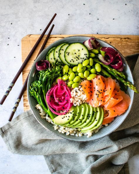 Salmon Sushi Bowl, Veggie Lettuce Wraps, Smoked Salmon Sushi, Sushi Bowl Recipe, Poke Bowl Recipe, Crockpot Healthy, Salmon Sushi, Sushi Bowl, Healthy Bowls