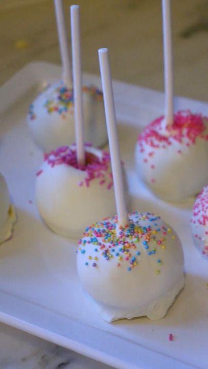 Better Than Starbucks Cake Pops, Spiced Nice, Sugar Cookie Cheesecake, Starbucks Cake Pops, No Bake Cake Pops, Cake Pop Recipe Easy, Lofthouse Sugar Cookies, Diy Cake Pops, Easter Cake Pops