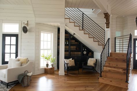 The wonderful home designed by Chip and Joanna Fixer Upper Magnolia House Living Room Joanna Gaines, Joanna Gaines House, تحت الدرج, Magnolia Fixer Upper, Magnolia House, Fixer Upper Farmhouse, Fixer Upper House, Magnolia Market, Chip And Joanna Gaines