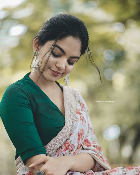 Okkaaay Bye.  Shot by @abhijithsk.photography 💫 Saree Blouse Design For School Teacher, Kerala Blouse Design Models, Ahaana Krishna, Green Blouse Designs, Saree Jacket Designs, Kerala Saree Blouse Designs, Cotton Saree Blouse Designs, Cotton Blouse Design, Saree Blouse Neck Designs