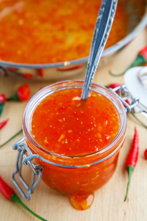 Sweet Chilli Sauce Chilli Sauce Recipe, Sweet Chilli Sauce Recipe, Sweet Chili Sauce Recipe, Chili Sauce Recipe, Homemade Hot Sauce, Thai Chili, Sweet Chilli Sauce, Jelly Recipes, Rice Wine