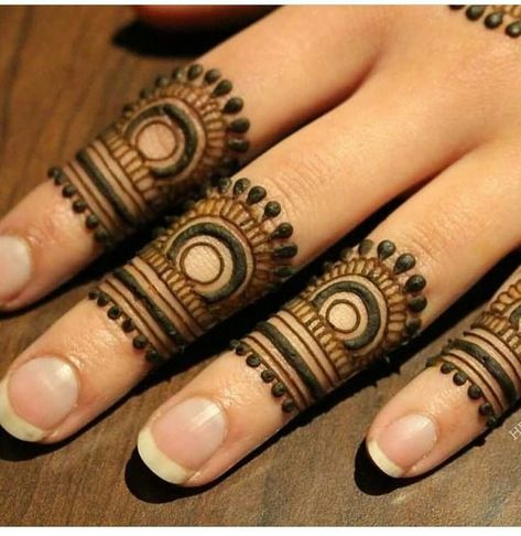 Finger Mehendi Designs, Tato Henna, Finger Henna Designs, Finger Henna, Simple Henna Tattoo, Mehndi Designs For Kids, Simple Mehndi Designs Fingers, Very Simple Mehndi Designs, Full Mehndi Designs