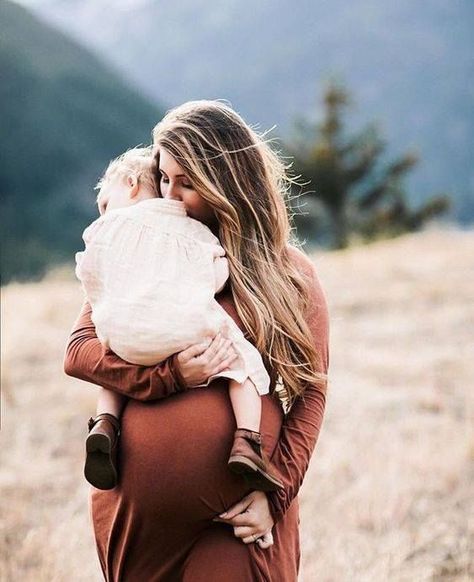 Family Maternity Pictures, Maternity Photography Family, Fall Maternity Photos, Maternity Photography Poses Outdoors, Outdoor Maternity Photos, Maternity Photo Outfits, Maternity Photography Poses Pregnancy Pics, Maternity Photography Outdoors, Baby Fotografie