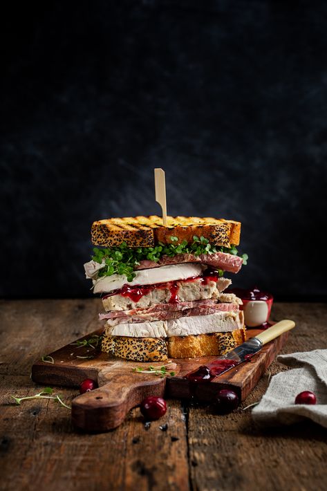 Use up all those tasty leftovers! Club Sandwich Food Photography, Club Sandwich Photography, Sandwich Photography Styling, Sandwich Plating Ideas, Deli Photography, Professional Food Plating, Sandwich Food Photography, Ritual Cafe, Sandwich Photography