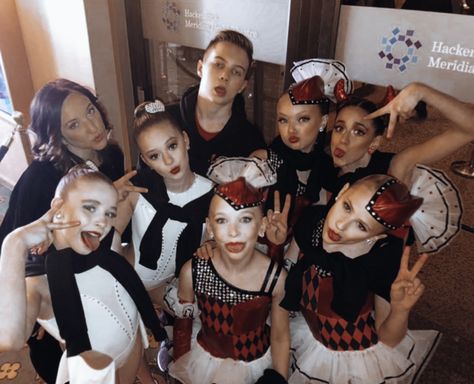 Dance Moms Season 8 Cast, Og Dance Moms Pictures, Dance Moms Cast Season 1, Dance Moms Friendship, Dance Moms Season 8, Dance Moms Pyramid Pictures Season 1, Dance Moms Group Dances, Dance Moms Season, Every Episode Of Dance Moms