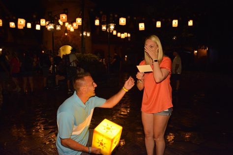 tangled lanterns Engagement proposal disney world Tangled Proposal Ideas, Rapunzel Proposal, Tangled Proposal, Tangled Engagement, Disney World Proposal, Disney Engagement Pictures, Disney Proposal, Proposal Spots, Tangled Lanterns