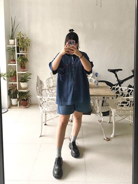 Oversize Polo Outfit, Denim Polo Outfit Women, Oversized Polo Shirt Outfit Women's, Denim Polo Outfit, Oversized Polo Outfit Women, Oversized Polo Shirt Outfit, Oversized Polo Outfit, Denim On Denim Style, Terno Outfit