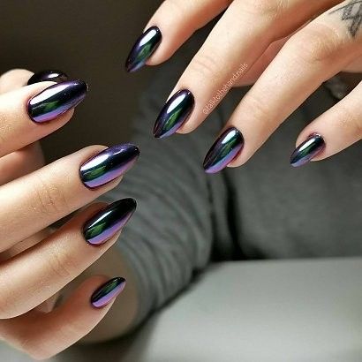 Nail Art Silver, Shiny Nails Designs, Welcome Christmas, Chrome Nail Art, Purple Nail, Shiny Nails, Almond Acrylic Nails, Metallic Nails, Light Garland