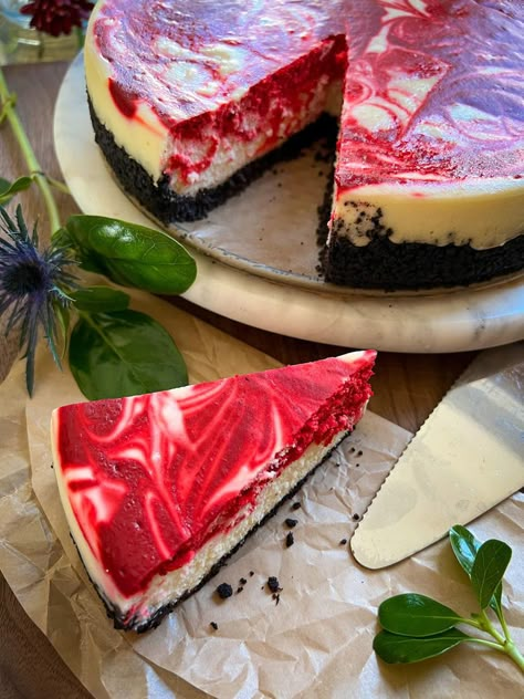 Swirled Cheesecake, Fun Cheesecake Recipes, Wafer Cookie, Red Velvet Desserts, Chocolate Wafer, Chocolate Wafer Cookies, Velvet Cheesecake, Red Velvet Cheesecake, Vanilla Cheesecake