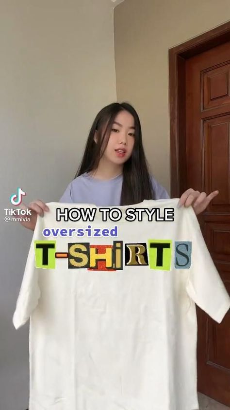 Outfit Ideas With Baggy Shirts, Simple Outfits Oversized Shirt, Oversized Tshirt Korean Style, Outfits With Basic Tshirt, How To Make A Baggy Tshirt Cute, Oversized Tshirt Fashion Outfit, Korean Outfits Oversized Shirt, Oversized Tshirt Aesthetic Outfit, Tshirt Outfits Women Aesthetic