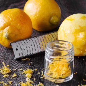 How to zest a lemon and store lemon zest - What's In The Pan? Freezing Lemon Zest, Garlic Aioli Recipe, Microplane Grater, Storing Lemons, Dried Lemon Peel, Lemon Zester, Lemon Blossoms, Dried Lemon, How To Store