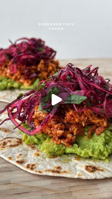 Emma Petersen 🥕 on Instagram: "BBQ TOFU TACOS 🌮

A delicious & high in protein 20 minute winner! Sweet tofu, tangy pink pickle and creamy avocado. Absolute yums 🫶

Serves 2.
For the tofu:
▫️1 block firm smoked tofu
▫️1 tsp smoked paprika
▫️1/2 tsp cumin
▫️1/2 tsp chilli flakes
▫️1 tsp cornflour
▫️Salt and pepper

For the pickle:
▫️1/2 red onion, shredded
▫️1/4 red cabbage, shredded
▫️1 lime’s juice
▫️Handful of chopped coriander
▫️Salt and pepper

For the bbq sauce:
▫️3 tbsp good quality bbq sauce
▫️1 tbsp tomato puree
▫️1 tbsp lemon juice (optional)
▫️1 tbsp water

For the tacos:
▫️2 avocados, smashed
▫️6 mini tortillas

Press the water out of your tofu (if necessary) and grate on the cheddar/coarse side. Transfer the grated tofu to a bowl with the spices, cornflour, salt and pepper. C Grated Tofu, Smoked Tofu Recipe, Sweet Tofu, Smoked Tofu, Tofu Tacos, Bbq Tofu, Sustainable Eating, Pickled Cabbage, Tomato Puree