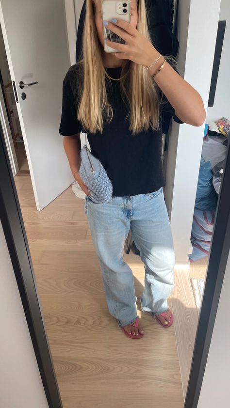 Daily Outfit Inspiration, Copenhagen Style, Stockholm Fashion, Mode Inspo, Basic Outfits, Mode Inspiration, The Mirror, Colorful Fashion, Simple Outfits