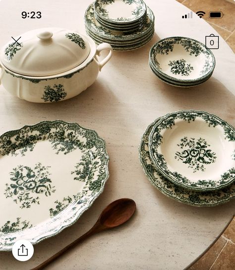 Zara Home Plates, Eclectic Dishes, Classic Plates, Cottage Farmhouse Decor, Fine China Dinnerware, Dishware Sets, Table Setting Inspiration, Soup Plate, Green Plates