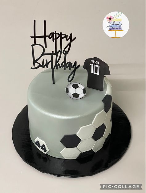 Birthday Cake With Football, Soccer Birthday Cakes For Men, Soccer Cake For Men, Soccer Football Cake, Cake Designs Football Theme, Cake Decorating 2023, Cake Decorating Football, Soccer Cake Birthday, Cake For A Man Birthday