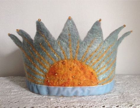 Waldorf Birthday Crown, Waldorf Crown, Waldorf Birthday, Waldorf Play, Birthday Crowns, Waldorf Crafts, Felt Crown, Diy Crown, Wool Felting