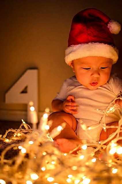 4 Months Baby Photoshoot Ideas, Baby Christmas Photography, Baby Photoshoot Ideas, Christmas Baby Pictures, Baby Boy Newborn Pictures, 4 Month Baby, Baby Boy Newborn Photography, Pictures Outfits, Baby Milestones Pictures