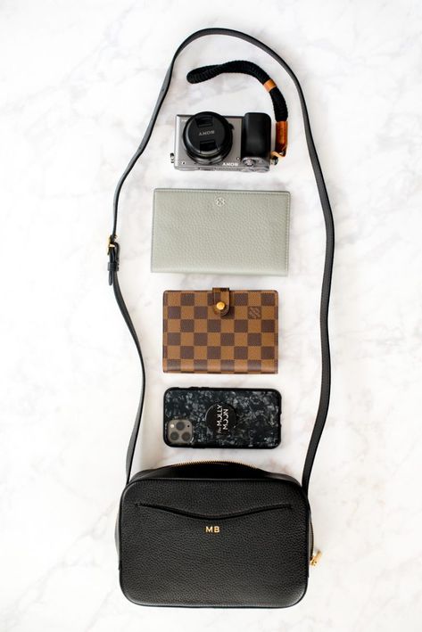 Camera Bag Cross Body Purses, Cross Body Camera Bag, Madewell Camera Bag, Best Travel Purse, Leather Crossbody Camera Bag, Best Crossbody Bag Travel, Travel Crossbody Bag For Women, Camera Bag Outfit, Camera Handbag