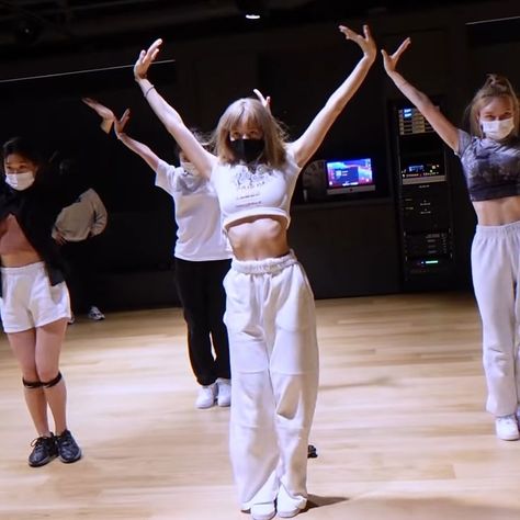 Kpop Idol Training Outfit, Aesthetic Hip Hop, Idol Life, Dance Motivation, Dancer Lifestyle, Hip Hop Dancer, Dance Rooms, Dance Dreams, Dance Outfits Practice