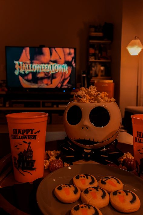 Halloweentown movie night with snacks. Halloween At Home Aesthetic, Halloween Is Cool Halloweentown, Aesthetic Halloween Movie Night, Halloween Aesthetic Movie Night, Halloween Film Aesthetic, Halloween Movie Night Food Ideas, Halloween Hang Out Ideas, Fright Night Aesthetic, Halloween Movie Set Up