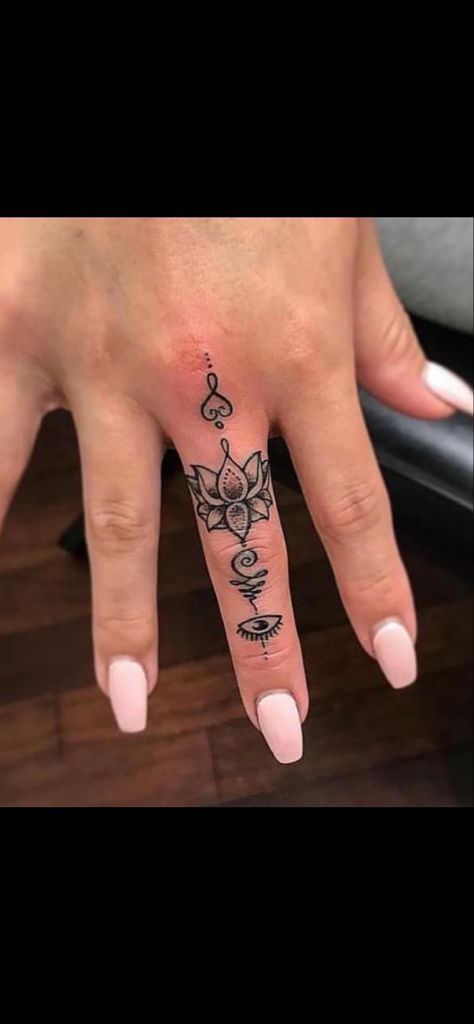 Finger Tattoos For Women Mandala, Mandala Finger Tattoo, Flower Finger Tattoos, Middle Finger Tattoos, Tato Minimal, Small Finger Tattoos, Finger Tattoo For Women, Hamsa Tattoo, Hand Tattoos For Girls