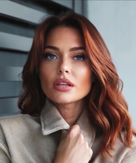 Auburn Hair Model, Soft Ginger Hair, Makeup Looks For Redheads, Short Auburn Hair, Short Copper Hair, Red Hair Blue Eyes, Copper Red Hair, Red Hair Inspo, Ginger Hair Color