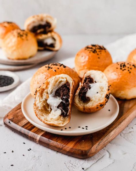 Mochi red bean buns | Halicopter Away Sweet Bread Photography, Bun Photoshoot, Bun Photography, Asian Bakery, Bread Photography, Bun Bread, Sweet Red Bean Paste, Milk Bread Recipe, Bread Buns