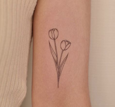 Female Tattoo Ideas With Meaning, Female Tattoo Ideas, Tattoo Ideas With Meaning, Tricep Tattoos, Tulip Tattoo, Special Tattoos, Family Tattoo, Best Tattoos For Women, Petite Tattoos