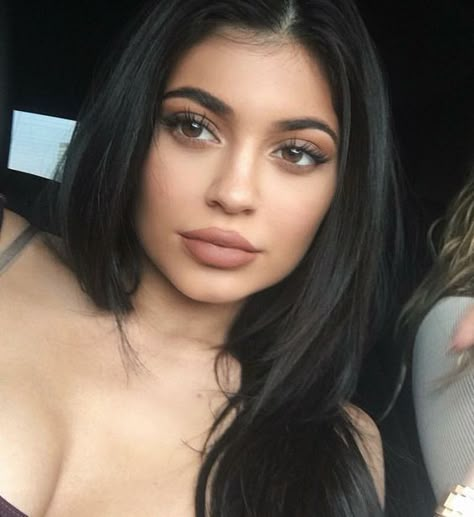 Kylie Jenner Face, Kylie Jenner Makeup Look, Kylie Jenner Makeup Tutorial, Beauty Hacks That Actually Work, Kylie Jenner Hair, Looks Kylie Jenner, Kylie Jenner Nails, Kylie Makeup, Kylie Jenner Makeup