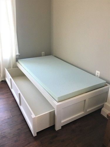 Tiny Bedroom Storage Ideas, White Daybed, Diy Daybed, Girls Bedroom Furniture, Bed Frame With Drawers, Murphy Bed Plans, Kids' Furniture, Daybed With Storage, White Bedroom Furniture