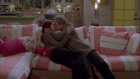 Gilmore Girls Rory And Logan, Gilmore Girls Rory, Logan Huntzberger, Rory And Logan, Matt Czuchry, Team Logan, Alexis Bledel, Cute Relationship Goals, First Kiss