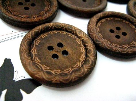 Large Wood Buttons - Beautiful Swirls Decorative Domed Border Cascading Recessed Center Old Wooden Buttons, 1.18 inch (10 in a set) Celtic Shield Knot, Cute Clock, Buttons For Sale, Wood Buttons, Red Tree, Antique Buttons, Wooden Buttons, Button Crafts, Tree Patterns