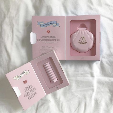 #pink Pr Kit, Pr Package, Kawaii Makeup, Makeup Package, Cosmetic Packaging Design, Perfume Packaging, Skincare Packaging, 카드 디자인, Cosmetic Design