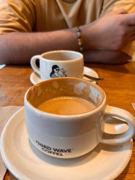 Cappuccino in a cup. Coffee date. Coffee inspo. Picture Of Coffee Cups, Coffee Date Snap, Cup Of Coffee Aesthetic, Coffee Cups Aesthetic, Dates Aesthetic, Coffee Dates Aesthetic, Coffee Shop Date, Date Coffee, Date Aesthetic