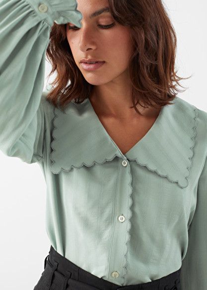 Light Green Blouse, Scallop Collar, Muslimah Outfit, Statement Collar, Trouser Outfits, Chic Blouses, Pretty Blouses, Simply Chic, Top Light