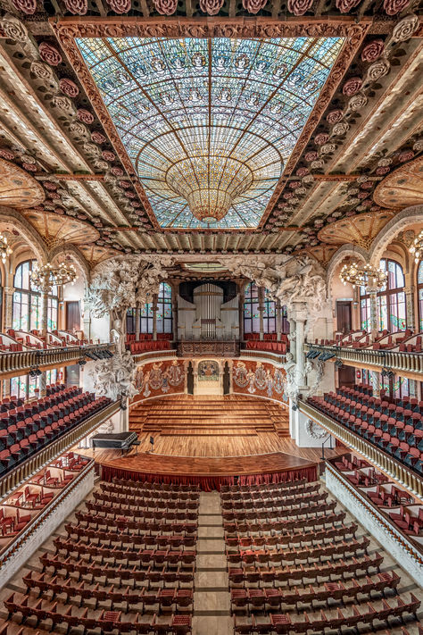 Pinterest pin for guide to Palau de la Musica Barcelona City Aesthetic, Stained Glass Skylight, Barcelona Spain Aesthetic, Glass Skylight, Barcelona Itinerary, Barcelona Architecture, Barcelona Spain Travel, Spain Aesthetic, Places In Spain