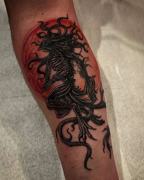 Bloodborne Runes Tattoo, Bloodborne Moon Presence Tattoo, Soulsborne Tattoo, Amygdala Tattoo, Moon Presence, Bloodborne Tattoo, Tattoo New York, Souls Tattoo, Dark Souls Tattoo