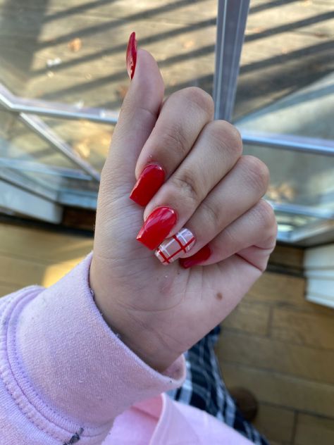 Red Flannel Nails, Christmas Flannel Nails, Red Plaid Nail Designs, Plaid Nails Christmas, Green And Red Christmas Nails, Red Plaid Nails, Plaid Christmas Nails, Flannel Nails, Red Christmas Nails