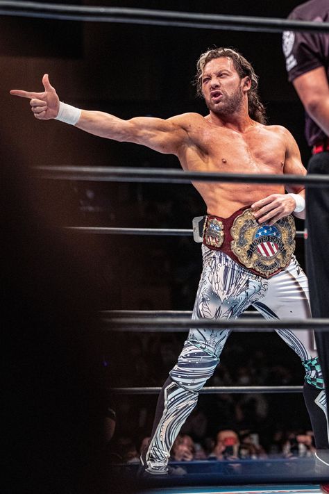 Kenny Omega Wrestling Posters, Japan Pro Wrestling, Professional Wrestlers, Kenny Omega, People Poses, Workout Without Gym, Night Fury, Professional Wrestling, Wwe Superstars