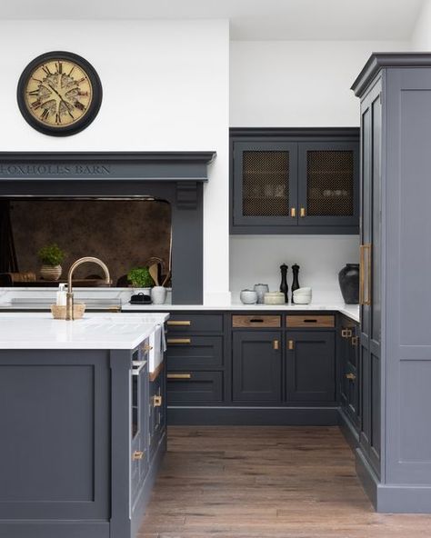 Navy Traditional Kitchen, Navy Island, Masculine Kitchen, Navy Kitchen Cabinets, Blue Shaker Kitchen, Olive Kitchen, Heritage Kitchen, Edwardian Kitchen, Navy Cabinets