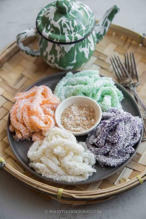 Khmer Dessert Recipe, Vietnamese Recipes Dessert, Vietnamese Party Food, Vietnamese Dessert Recipe, Vietnamese Sweets, Vietnamese Snacks, Asian Baking, Desserts At Home, Vietnamese Desserts