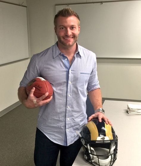 Eagles Football Team, Sean Mcvay, Sports Athletes, Rams Head, Eagles Football, La Rams, Rugged Men, Football Coach, Cool Outfits For Men