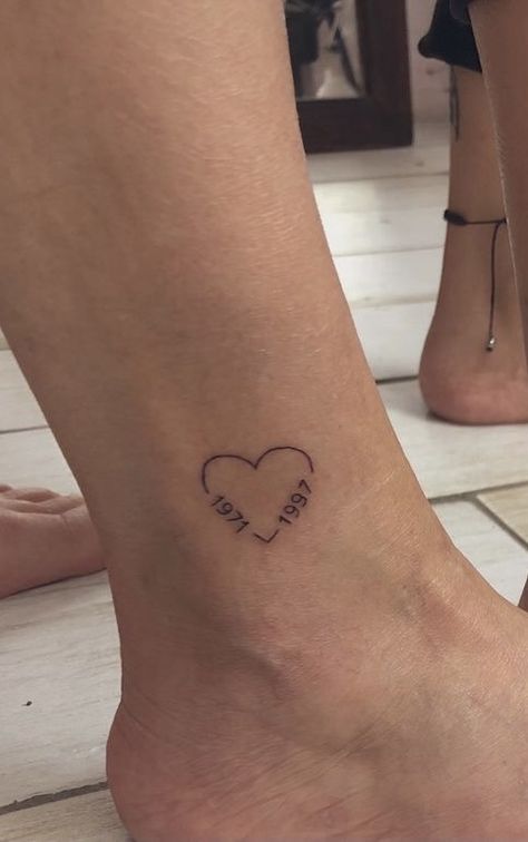 Tattoos Of Dates Births, Dainty Tattoos For Grandma, Grand Parent Tattoo, Female Family Tattoo Ideas, Tattoos For Past Grandparents, Parents Year Of Birth Tattoo, Collar Bone Tattoo Color, Family Member Passing Tattoo, Mom And Grandma Tattoos